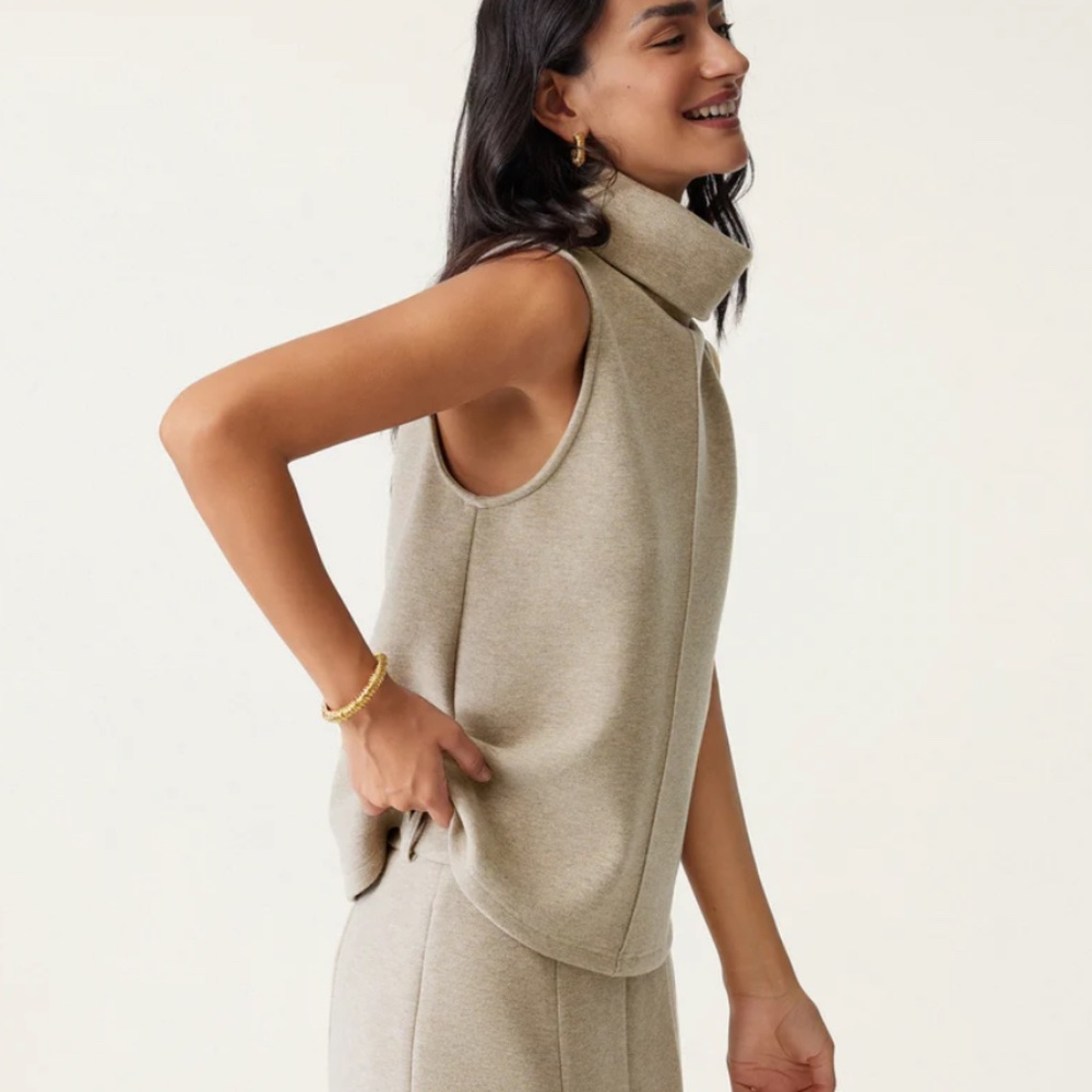 NWT OGL FuzzLuxe Turtleneck Split‎ Hem Top